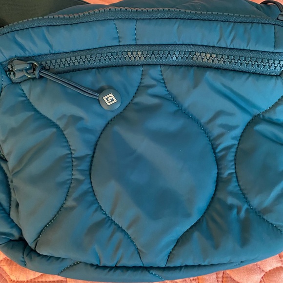 Vera Bradley Blue Quilted Crossbody Bag - Picture 6 of 6